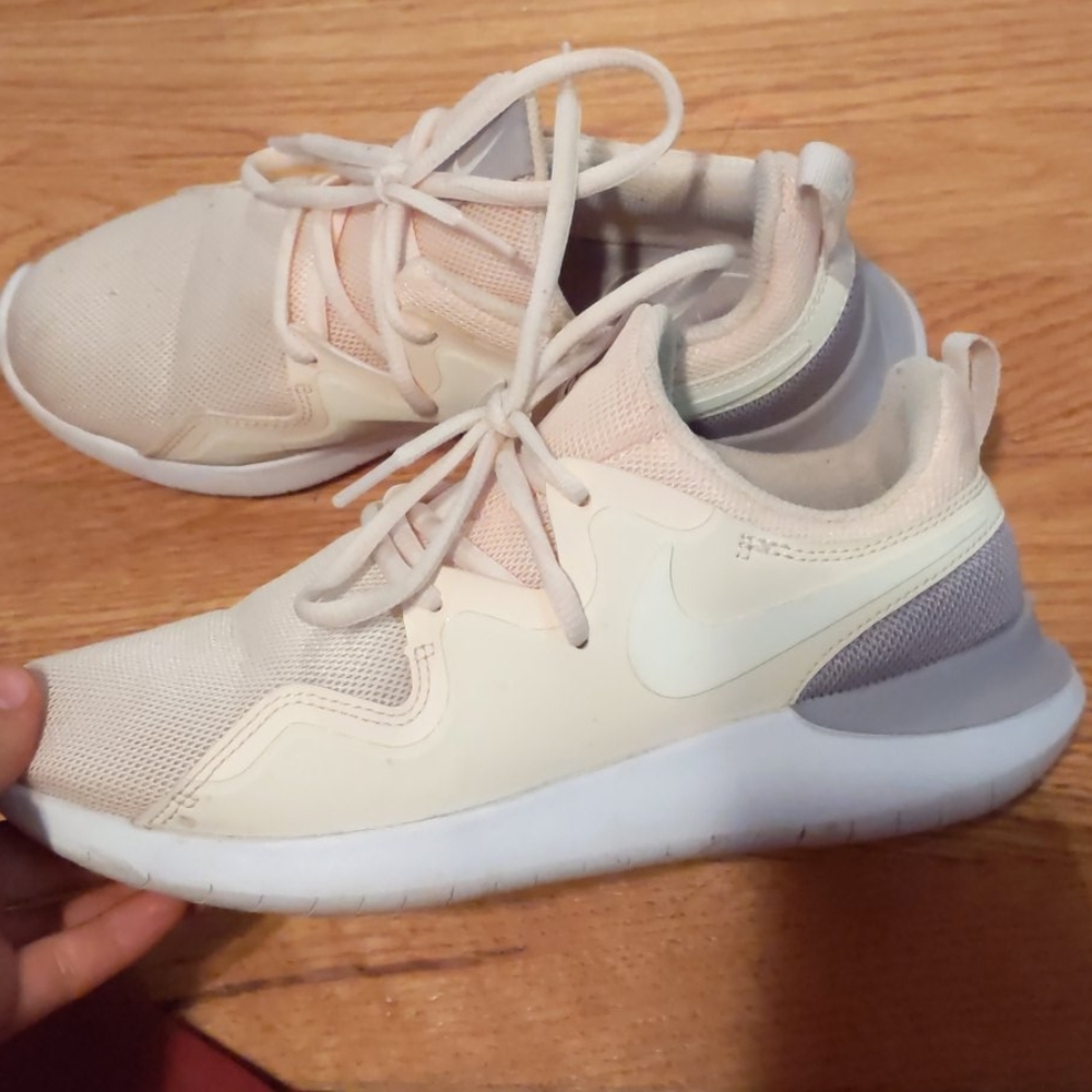 Nike tennis shoes